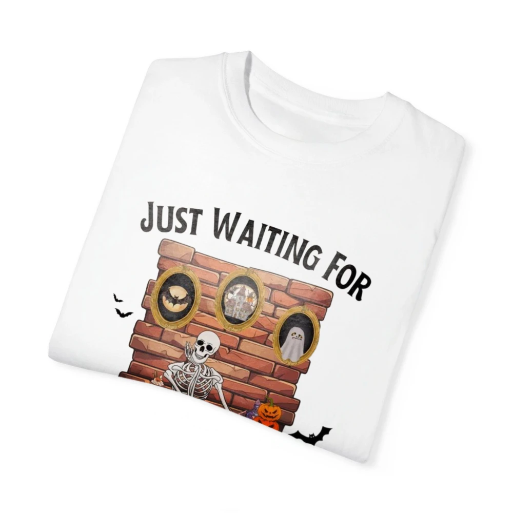Retro Halloween Graphic Tee Funny Skeleton Pumpkin Shirt Skeleton Waiting For Halloween Unisex Tee Horror‑vibe Autumn Cotton Top