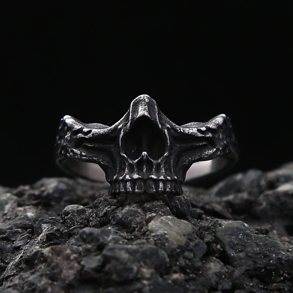 Gothic Retro Skull Heart Rings Fashion Creative Men and Women Simple Skulls Ring Locomotive Amulet Party Jewelry Gift Wholesale