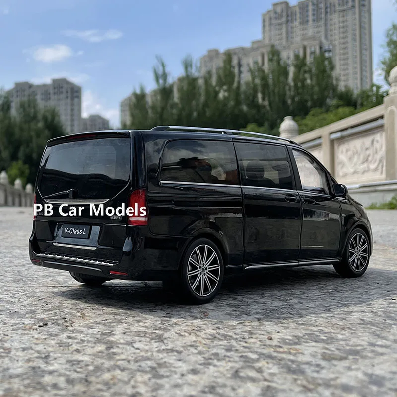 Original V260L V MPV business car 1:18 alloy car model collection gift Viano