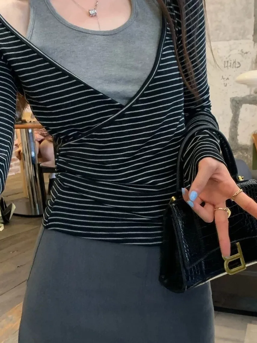 2026 New Women's Stripe Color Block Neck Hanging Slim Fit Long Sleeve T-Shirt Casual Commute Style High End Feeling Versatile...