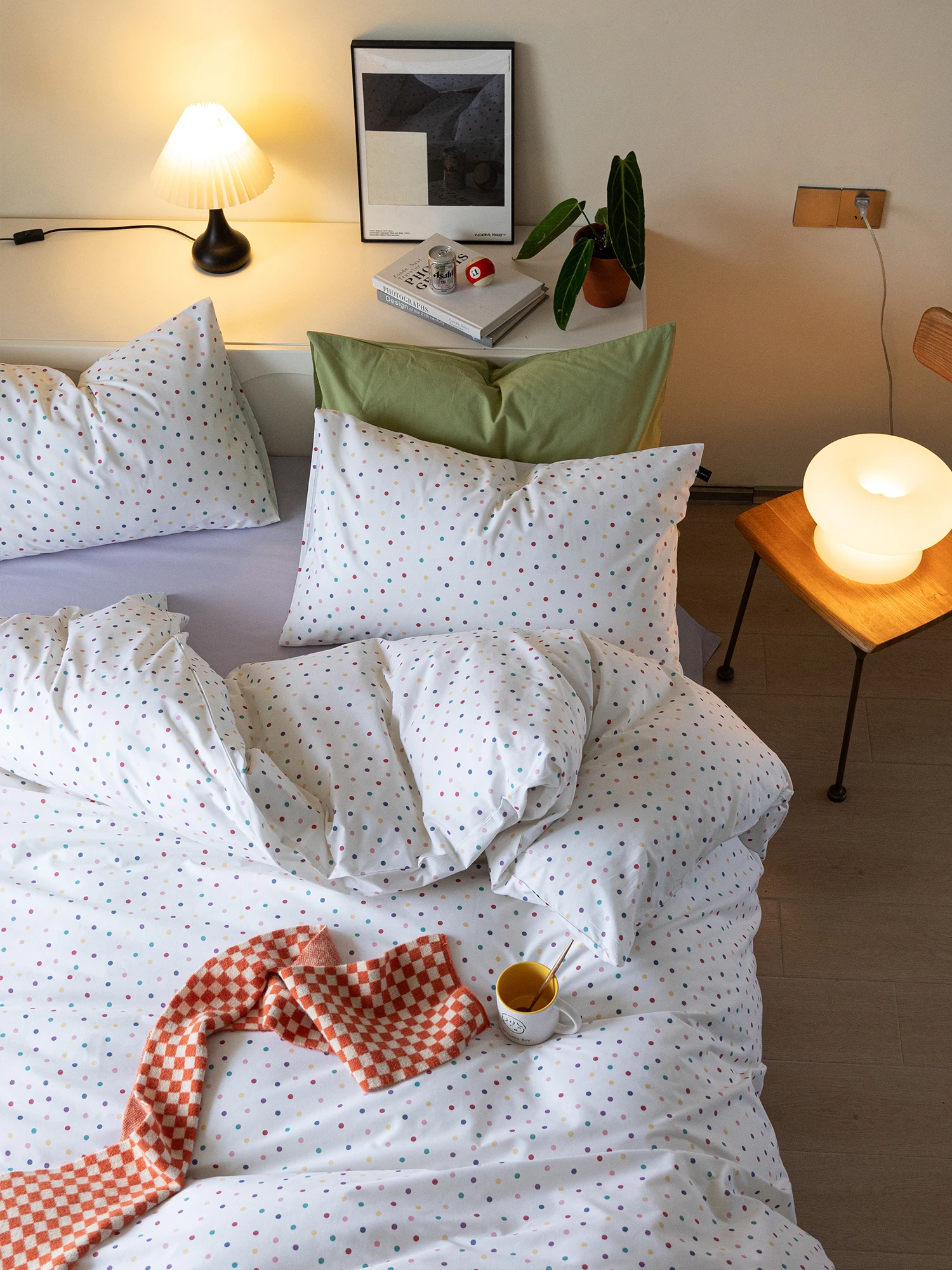 

Простой комплект постельного белья из чистого хлопка в горошек для общежития: простыня, юбка для кровати, пододеяльник, комплект из трех или четырех предметов, из стираного хлопка