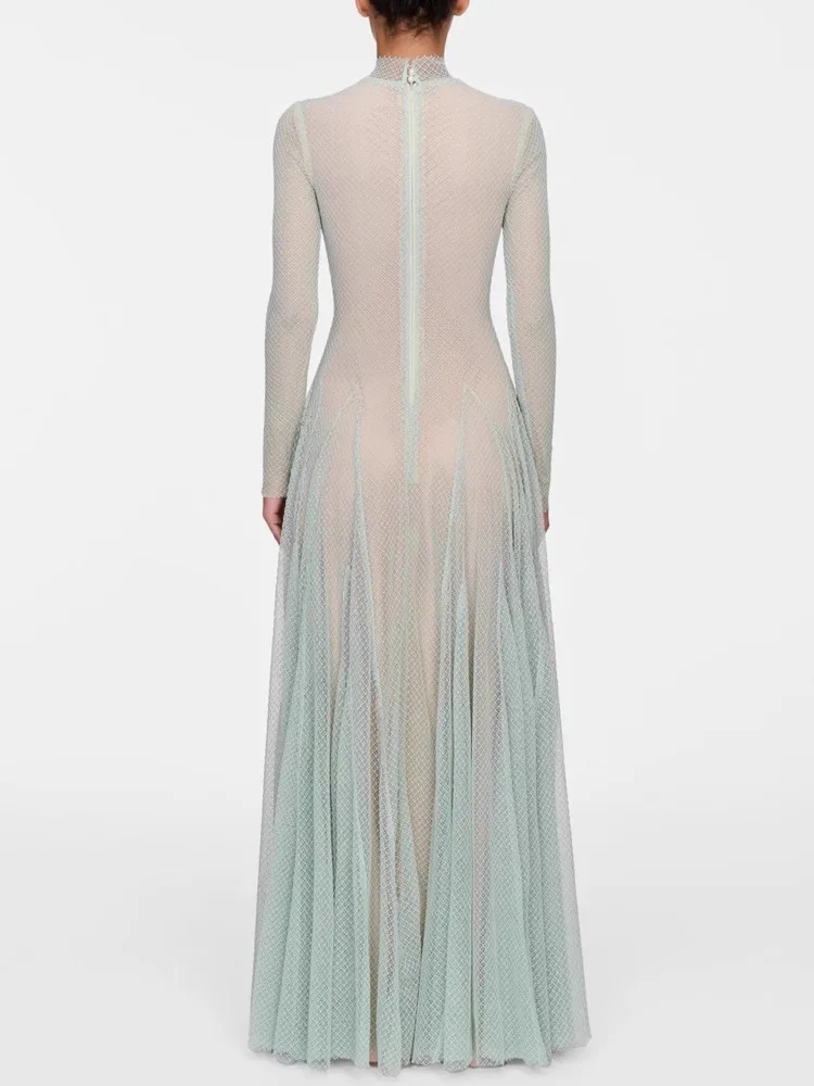 ชุดราตรีออกงานหรูหราสำหรับผู้หญิง แบรนด์ QMQA ประดับเลื่อมผ้าตาข่าย ทรงเข้ารูป จับจีบ  ชุดแต่งงาน ชุดราตรี  คอลเลคชั่นใหม่ 2026 รุ่น QM1091