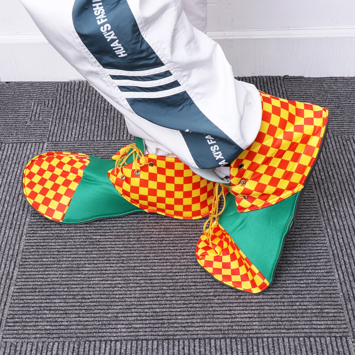 A Pair Of Bright Color Clown Shoes Durable Reusable Halloween Costume Party Carnival Masquerade Adult Women Men One Size Fit
