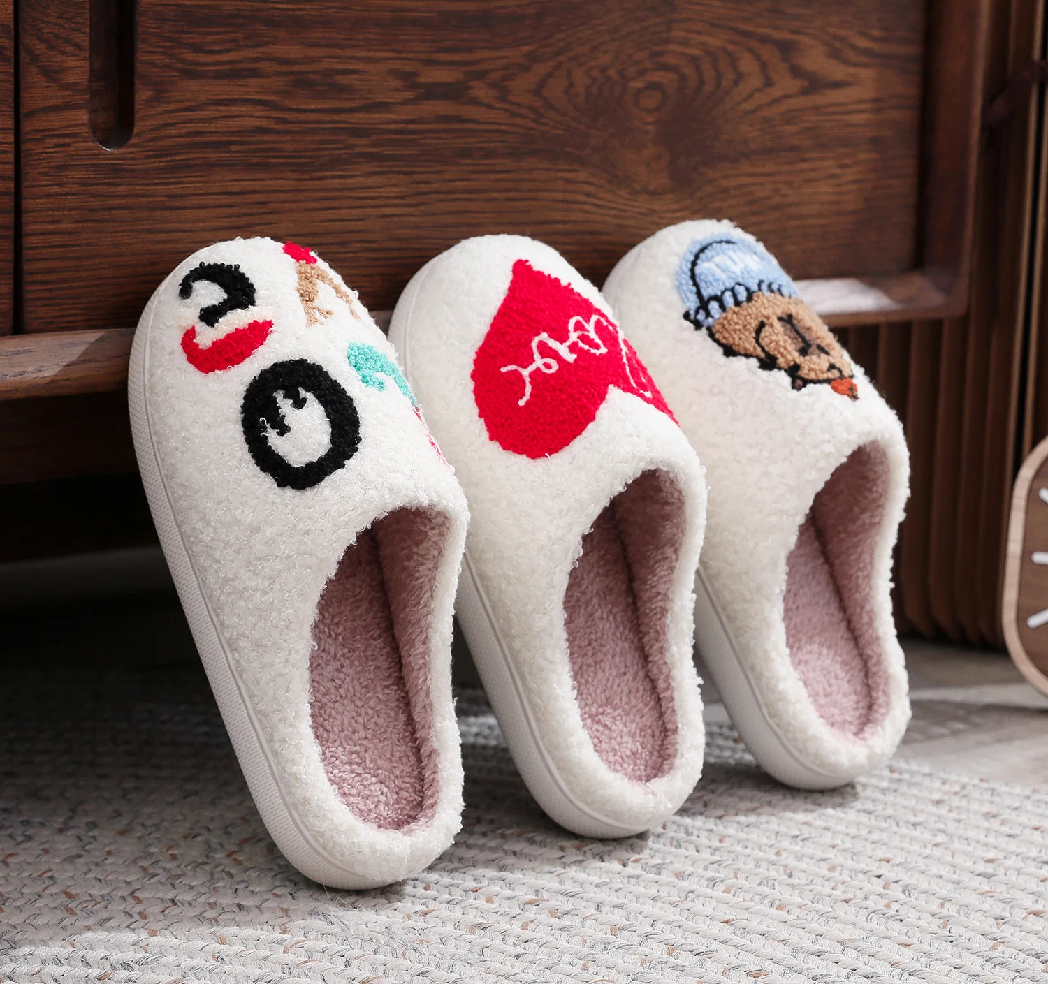 Heiß begehrte Weihnachts-Baumwollpantoffeln mit weihnachtlichem Design, gemütliche Hausschuhe für Paare und Familien mit warmem Fleece. – Detail 12