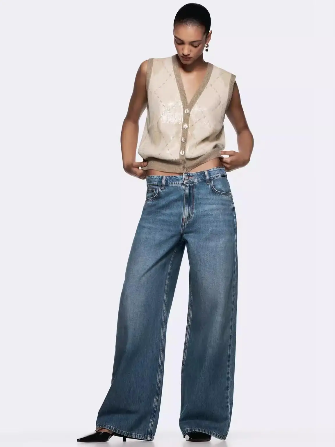 Spring Autumn 2025 New Women's High-End Bead Embellied Diamond Pattern V-ne Svel Knitted Vest Tank Top Polyester Fiber