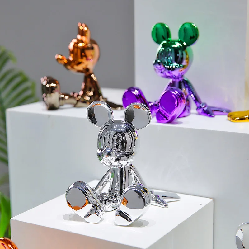 Figuras de Anime de Disney, postura sentada, estatua de Mickey, modelo de resina, adornos de mesa para sala de estar, estatuilla de Animal de Mickey Mouse de dibujos animados
