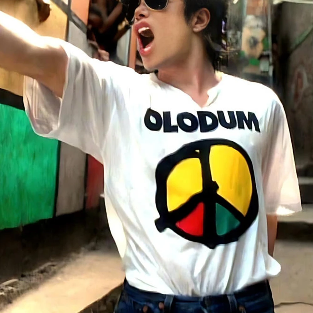 Camiseta Musical Brasileira Olodum X MJ - Eles Não Se Importam com Nossa Música - Camiseta do Rei do Pop com Logo da Paz