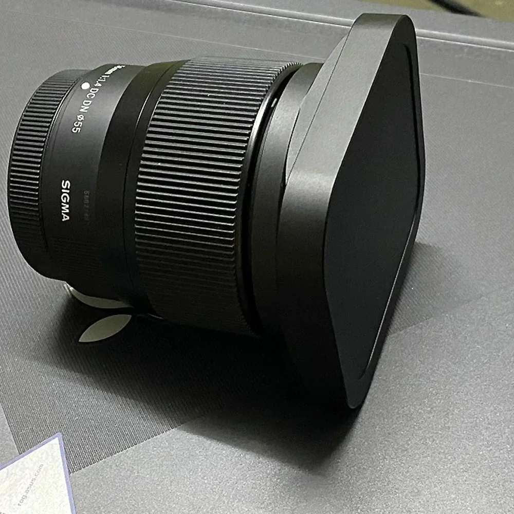 غطاء عدسة مربع لـ Sigma18-50mm F2.8 DC DN Sigma 56mm F1.4 DC DN يستبدل Sigma LH-582-02