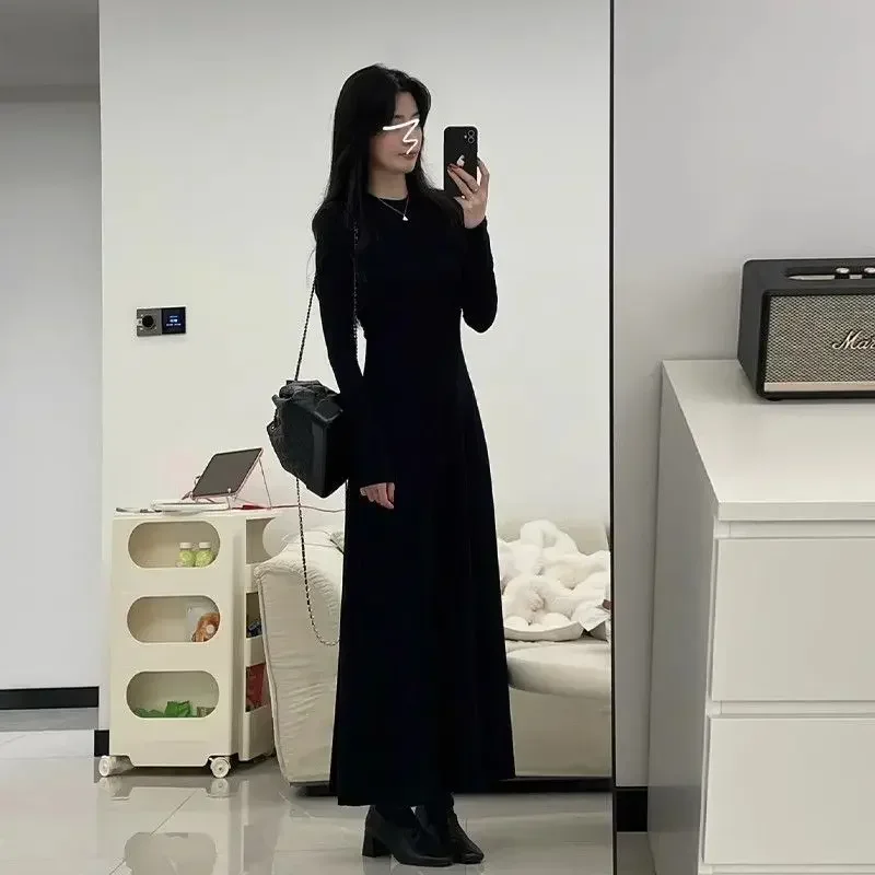 Vestido preto de manga comprida Hepburn Slim Fit outono inverno novo estilo cintura cinching emagrecimento camada base vestido longo francês