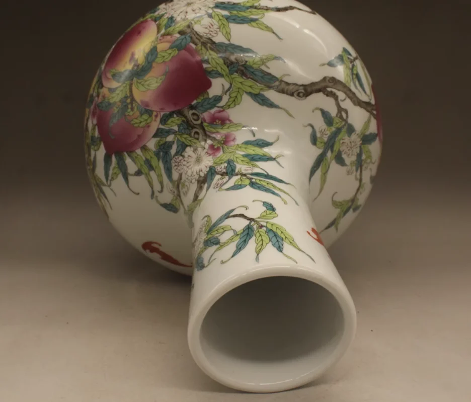 Powder enamel peach-shaped Vase (height 33 cm) made of old porcelain imitation of antique ornaments