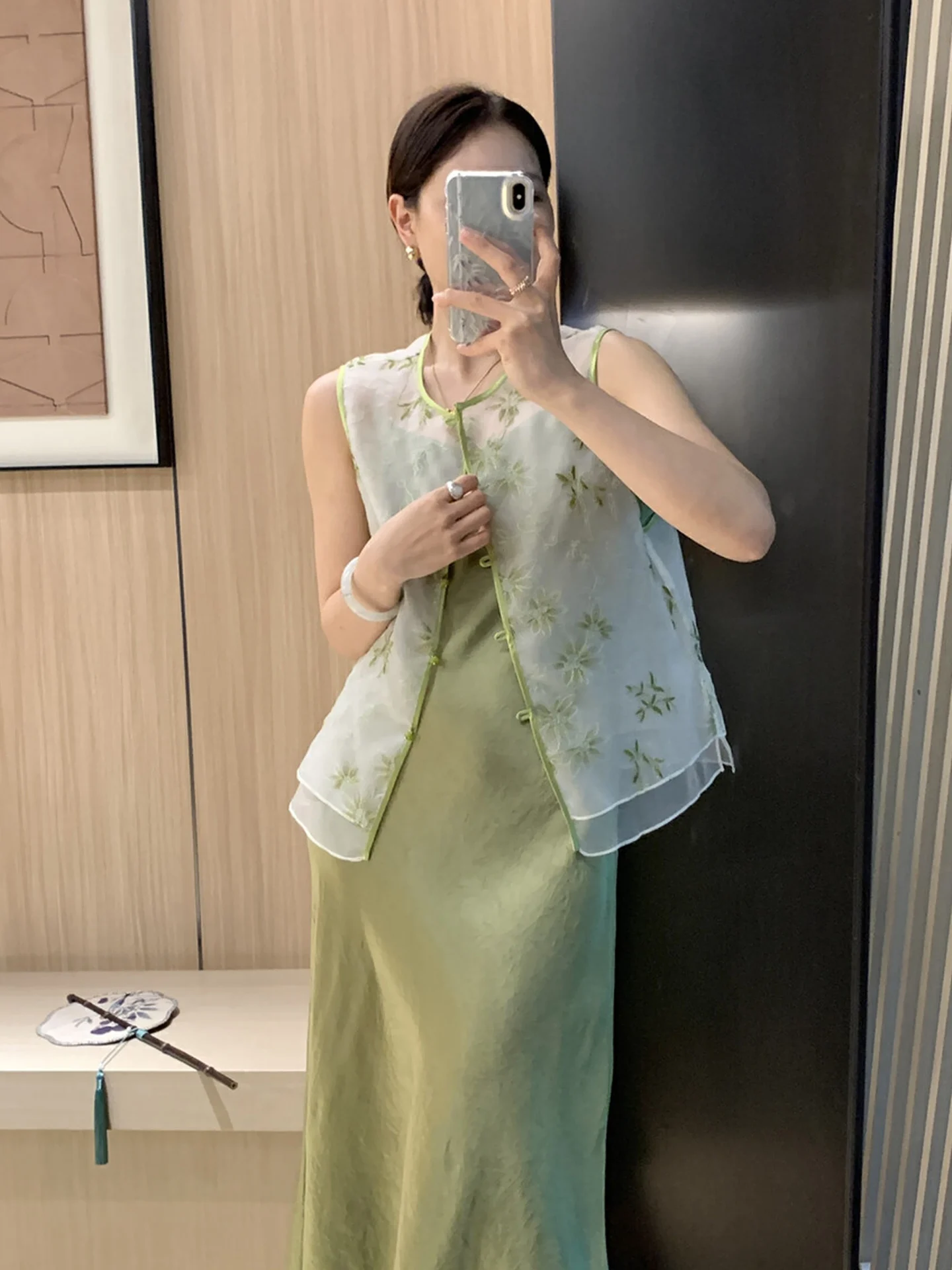 

Женский жилет из китайского шелка и бамбука с вышивкой, легкий, с круглым вырезом, на пуговицах, летняя верхняя одежда