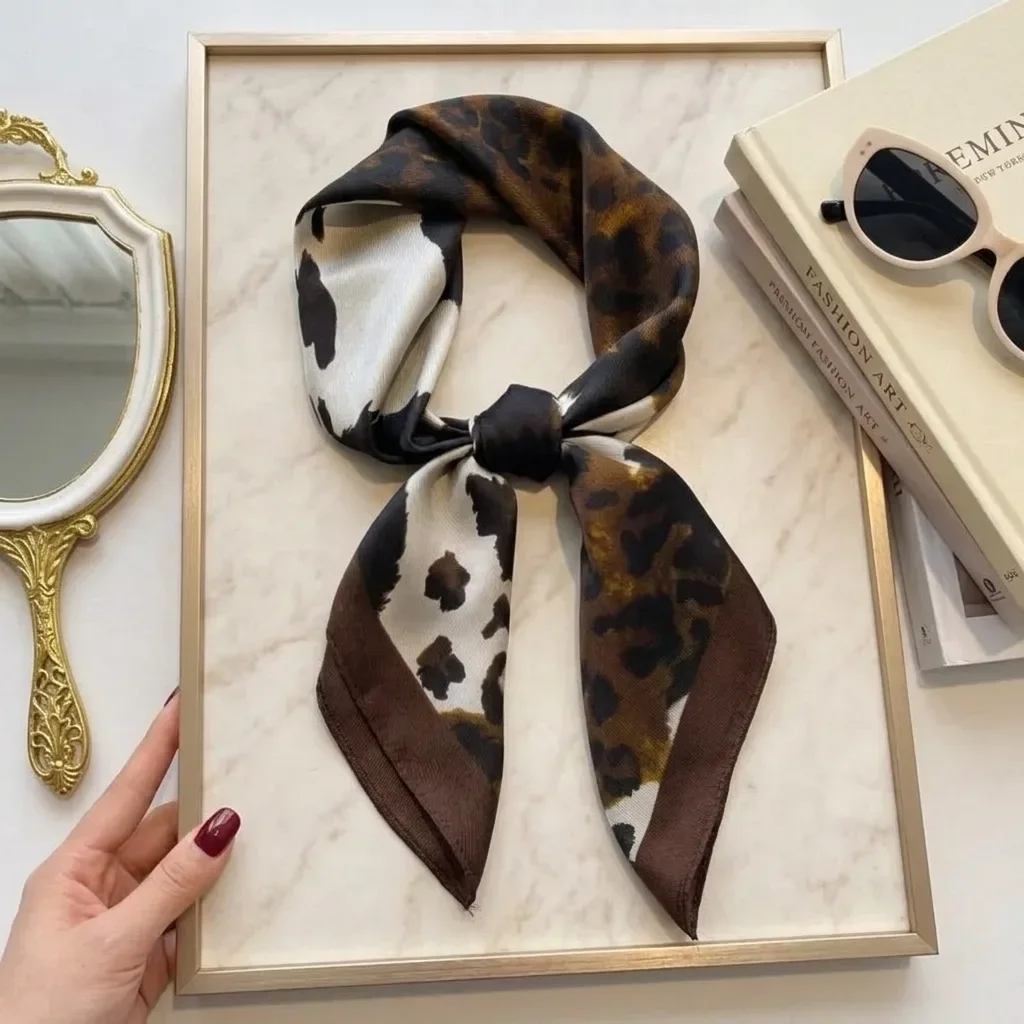 Retro Leopard Pattern Satin Neck Scarf 68cm Lightweight Polyester Women Fashion Scarf For Office Commute Travel Wedding Bag Decoration Hair Band