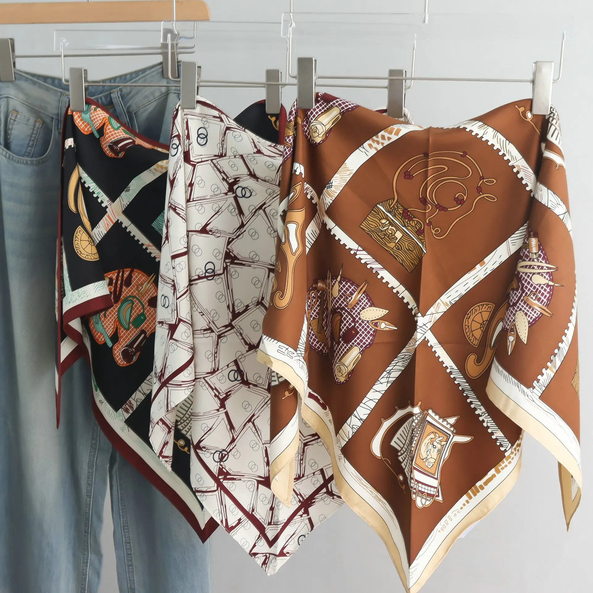 

Новинка 2025 года, простой элегантный саржевый искусственный шелк, большой треугольный переплет, весенне-осенний шарф, маленький шарф, женский пердежный занавес