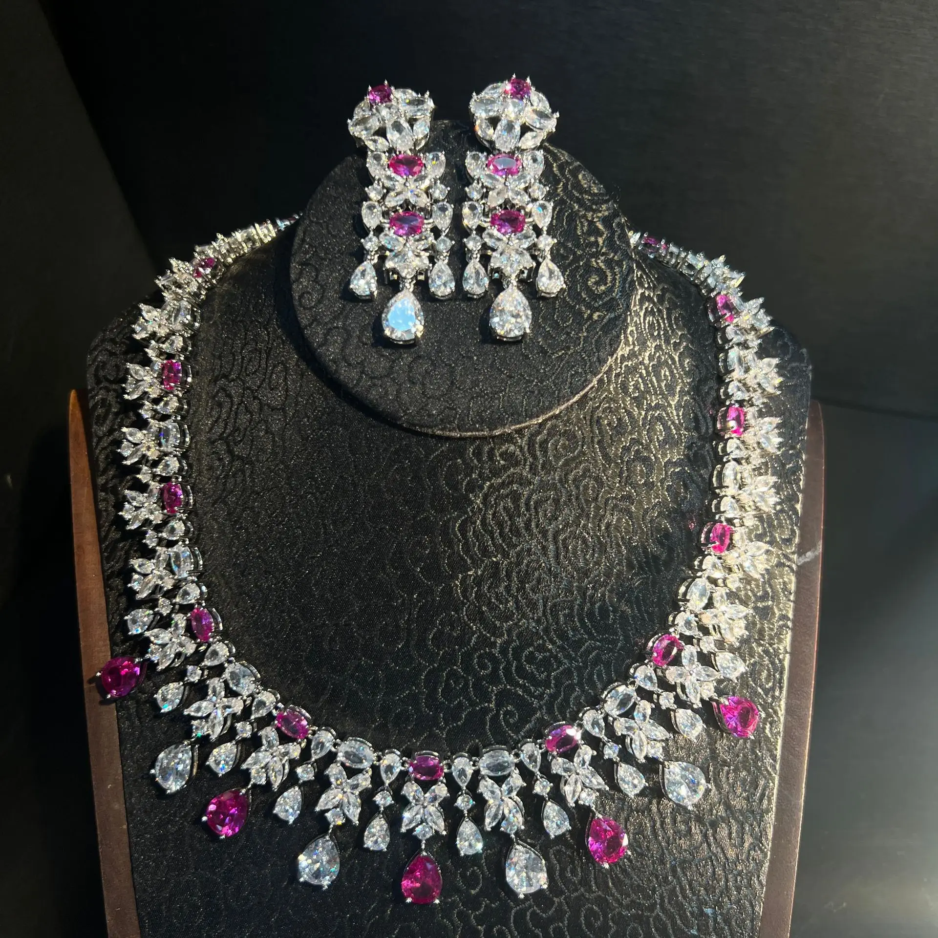 

Fashionable Colored Gemstone Necklace And Earring Set for Indo-Pakistani Wedding Jewelry Accessory