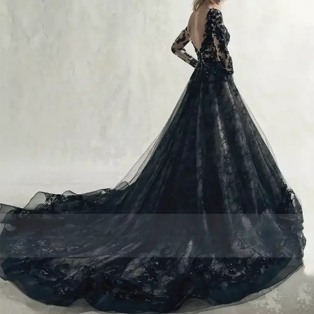 Schwarze Gothic-Brautkleider, Spitzenapplikation, V-Ausschnitt, lange Ärmel, A-Linie, Brautkleider, individuell gestaltet