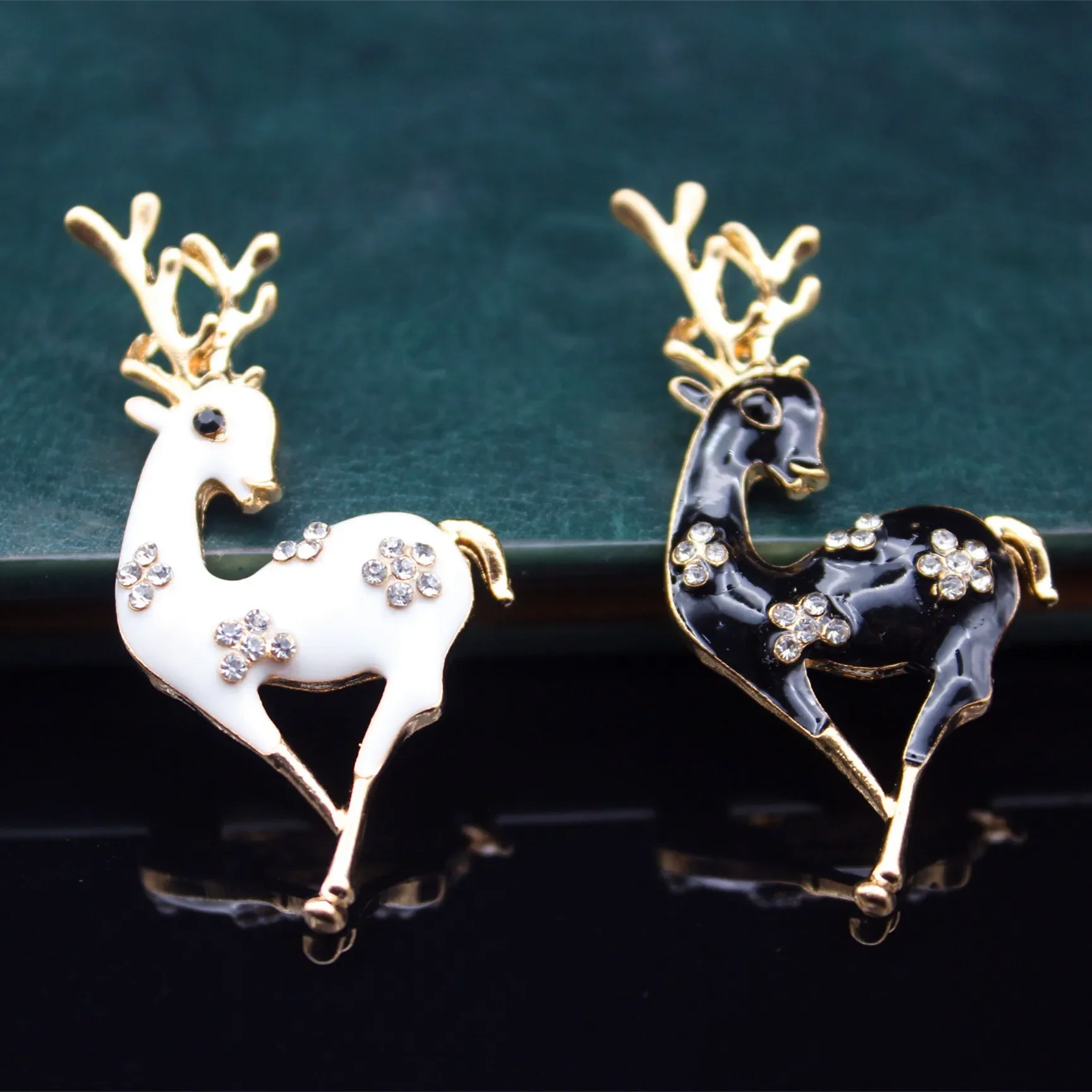 

Engood 60Pcs Alloy Christmas Deer Rhinestone Buttons DIY Clothing Brooch Decoration Phone Case Sewing Trim Embellishments Craft