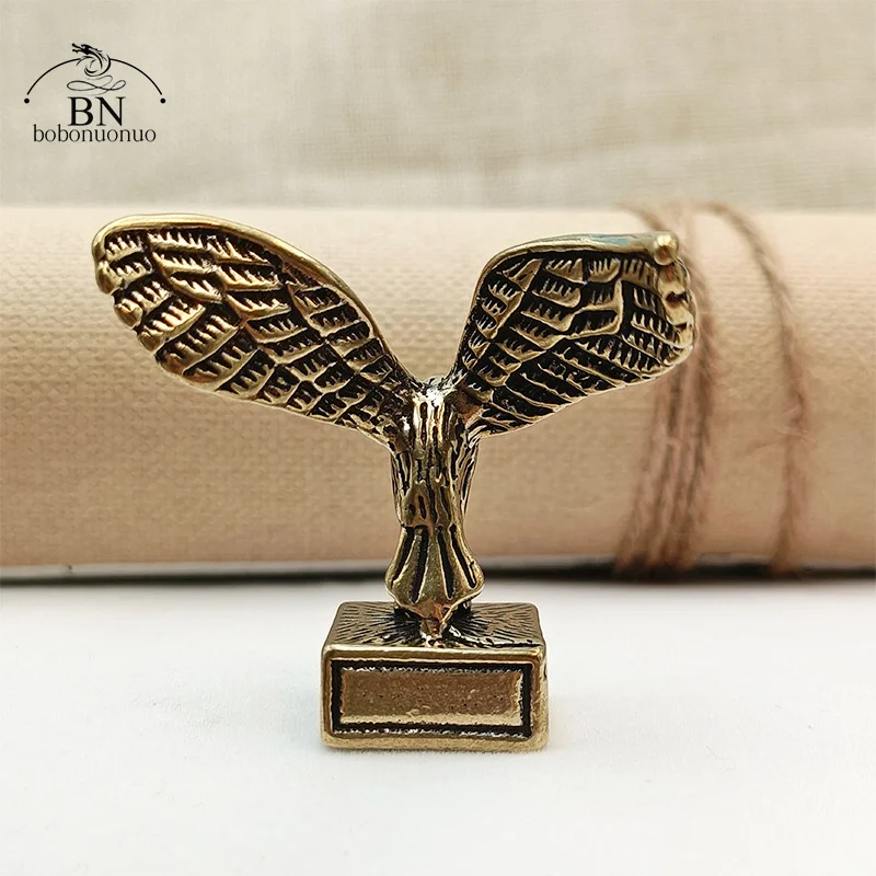 Z litego mosiądzu w stylu Vintage szczęście Eagle uszczelnienie figurki miniaturowe ozdoba na biurko domu dekoracja Feng Shui akcesoria