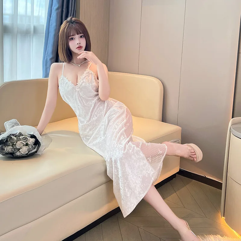 

Сексуальная и эротическая бархатная длинная ночная рубашка на подтяжках с воротником в форме сердца, удобная в дом, бархатная текстура, приятная для кожи