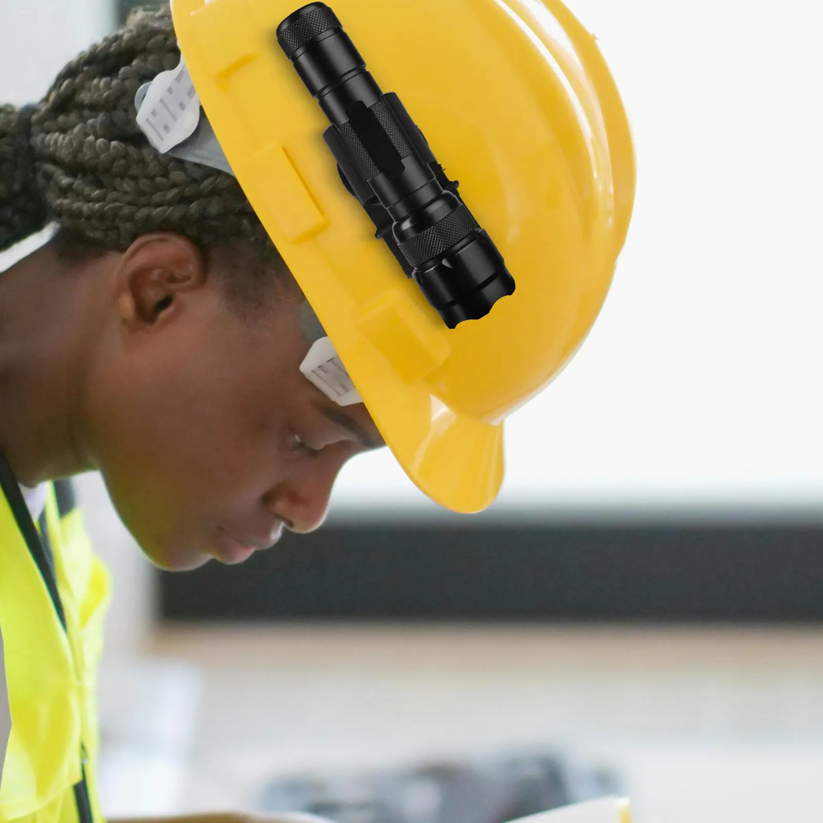 

Крепление-клипса для фонарика на каску: легкое, прочное, многофункциональное, для ночной работы и активного отдыха