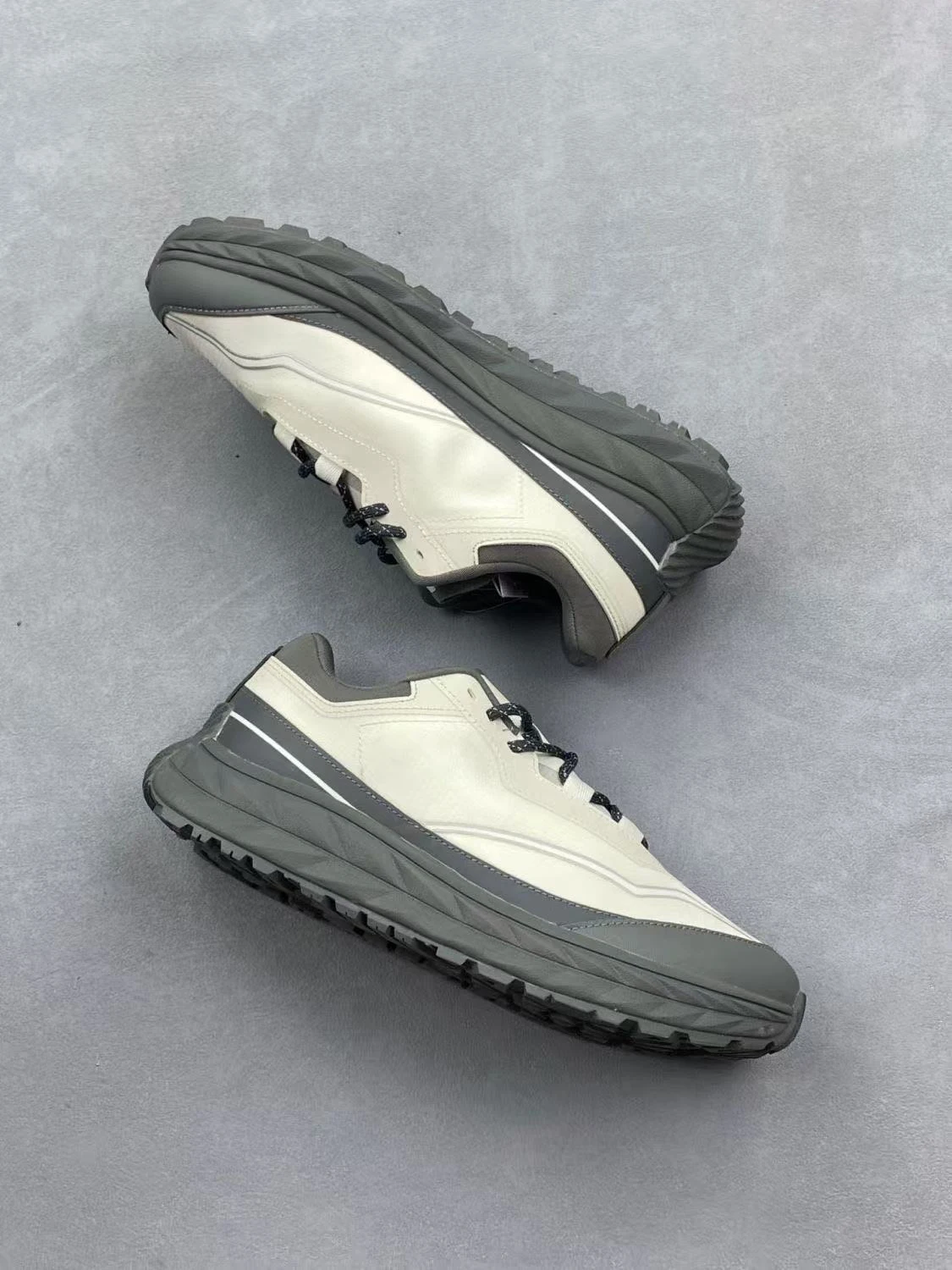 أحذية رياضية كاجوال للجنسين مضادة للانزلاق للمشي لمسافات طويلة أحذية رياضية مريحة للجري مقاومة للانزلاق أحذية المشي/الركض