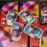 El bálsamo labial de vaselina puede hidratar los labios y prevenir la sequedad, desvanece las líneas de los labios y proporcionar una humedad duradera