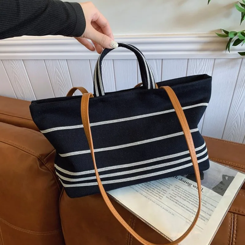

Vintage Chic Crossbody Bag for Women High End Elegant Niche Design Large Capacity Commuter Shopping Travel Casual Bag