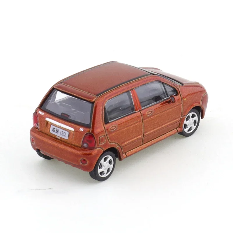 Xcartoys 1/64 chery qq hatchback clássico carro liga brinquedos veículo de motor diecast metal modelo crianças presente natal brinquedos para meninos