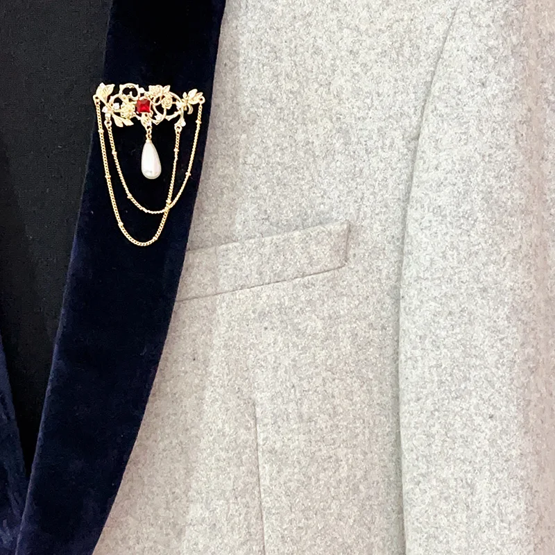 

Изысканная женская брошь-цепочка в ретро-стиле «Любовь к шипам» с розой, кисточкой и жемчугом для вечерних нарядов
