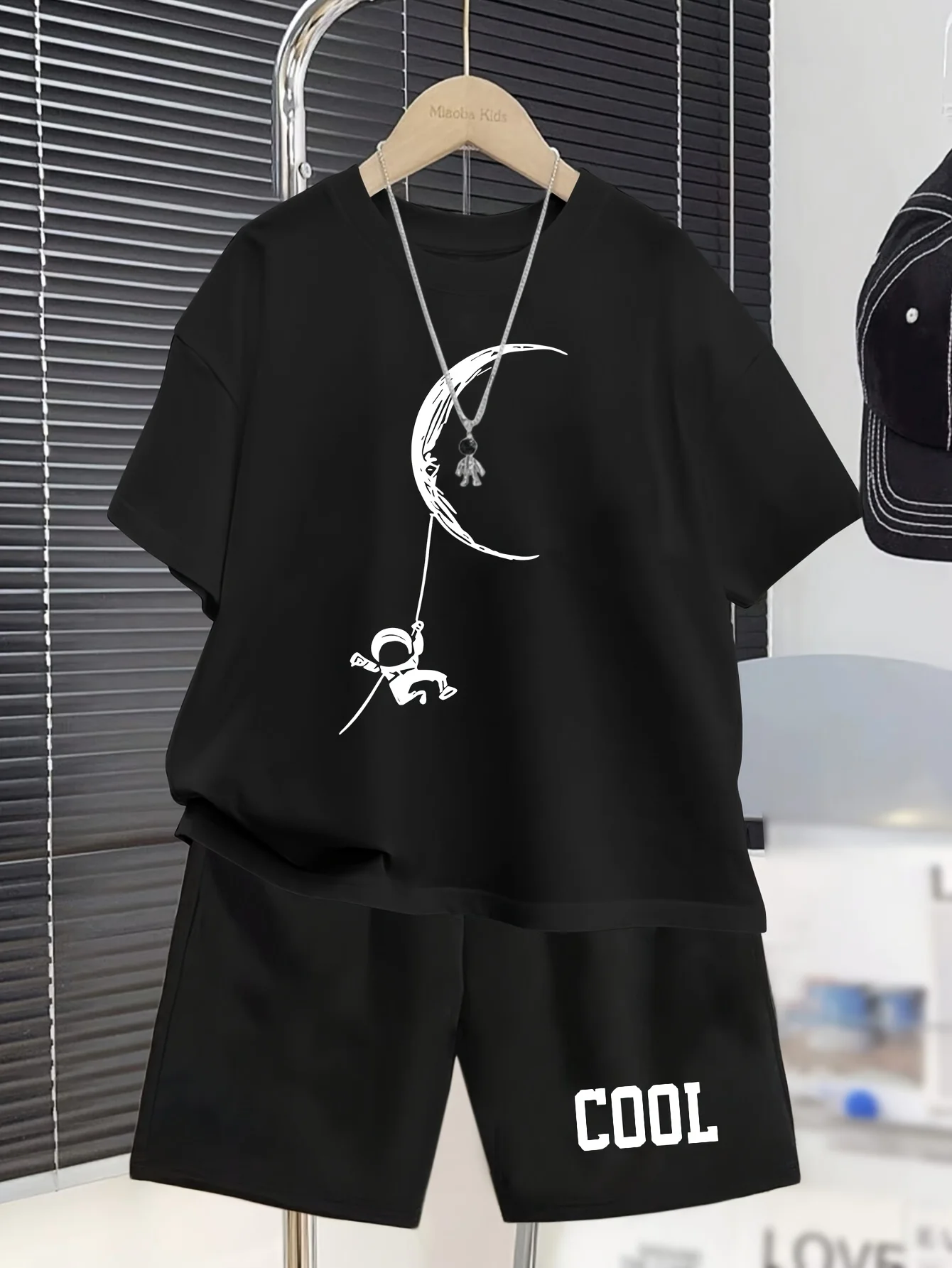 Teen Boy Moon Pattern Casual Summer Short Sleeve Suit Outdoor Sports T-shirt and Shorts Are Suitable for Outdoor Activities