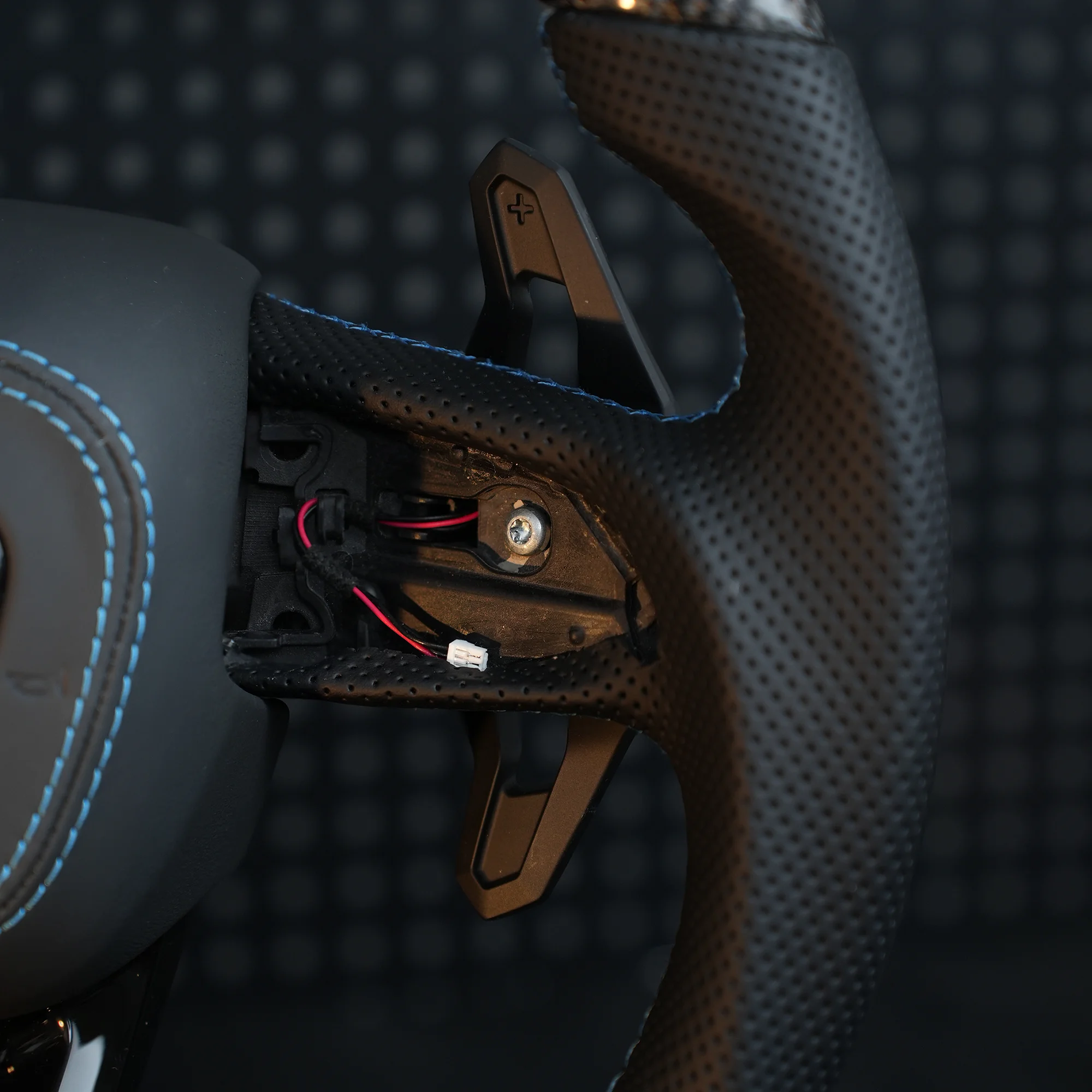 Custom Perforated Leather Carbon Fiber Steeringwheel for Audi Q3 Q5 Q7 Q8 RSQ3 RSQ5 RSQ7 With or Without Paddle Hole