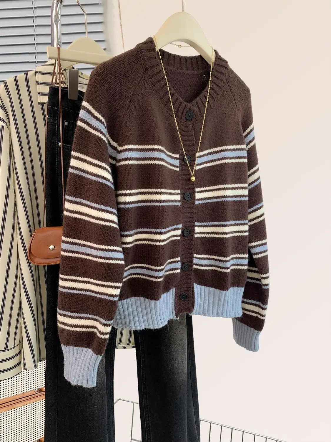 

Fashionable Striped Sweater Jacket for Women in Autumn and Winter 2025 New Winter Knitted Cardigan Elegant Versatile Top
