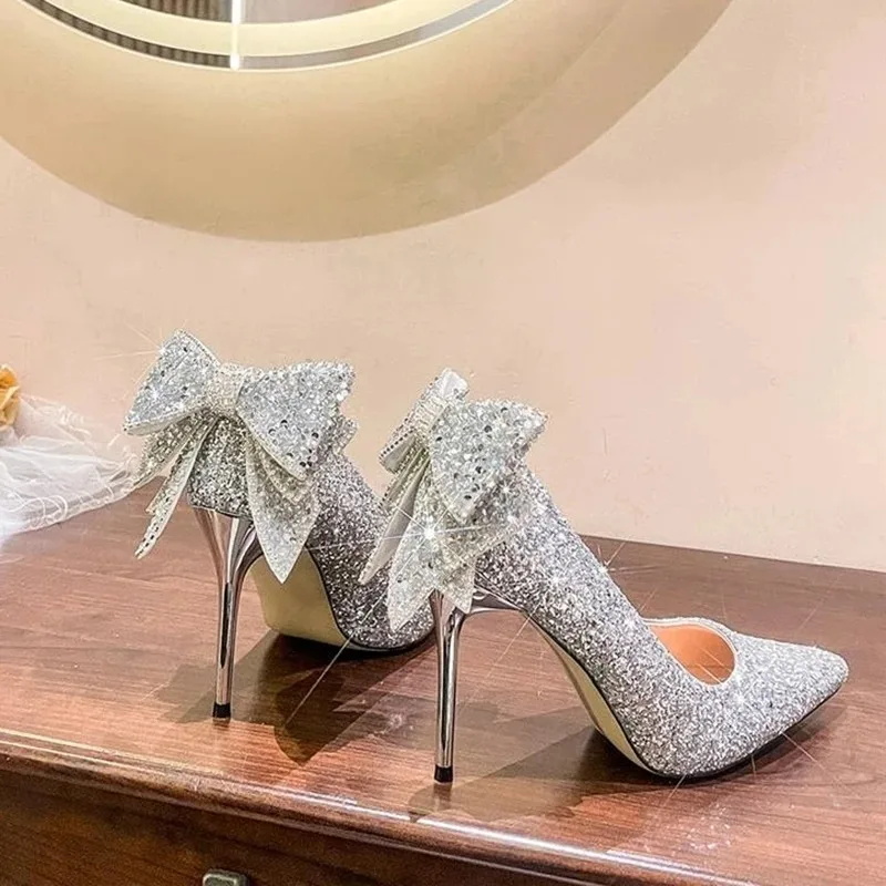 Bombas de tacón fino con lazo brillante para mujer, zapatos de fiesta de cristal sin cordones ostentosos, Sexy, Punta puntiaguda, tacones altos con purpurina