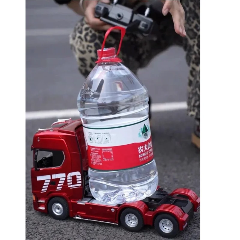 

Новый крупномасштабный грузовик с дистанционным управлением, инженерный автомобиль Huina 770S, полноприводный тяговый пусковой автомобиль, детский игрушечный автомобиль