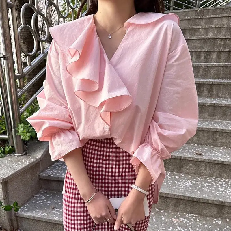 

Summer Fashion Series New Women's Elegant Design Shirt Youthful and Sweet Ruffled Loose and Versatile Flared Sleeve Top