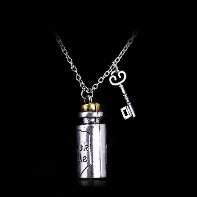 Vintage Alice In Wonderland Pendant Necklace The Album\'s Title Eat Me Drink Me Alloy Bottle Pendant for Women Men Lover Jewelry