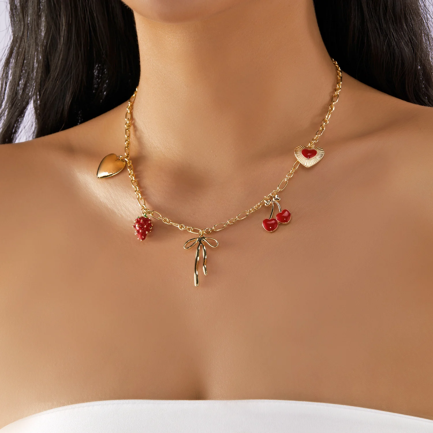 Elegante Niedliche Schleifenanhänger-Halskette für Frauen Einfaches Design Schleife Erdbeere Kirsche Herz Metall-Choker Täglicher Schmuck