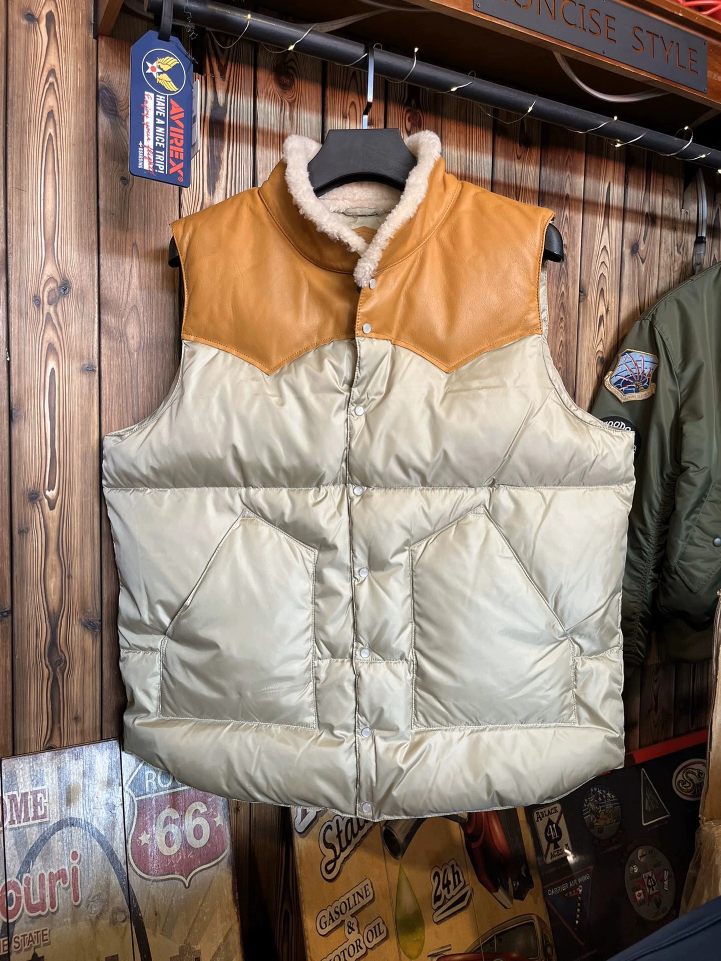 

Classic Retro Amekajie Sle Quilted Vest with Diverse Colors Cotton And Wool Collar down Filling Stand Fit Faion Urban ...