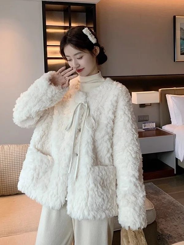 

Женское зимнее кожаное пальто с мехом ягненка, милый антивозрастной хлопковый топ, корейский свободный крой, застежка на пуговицы