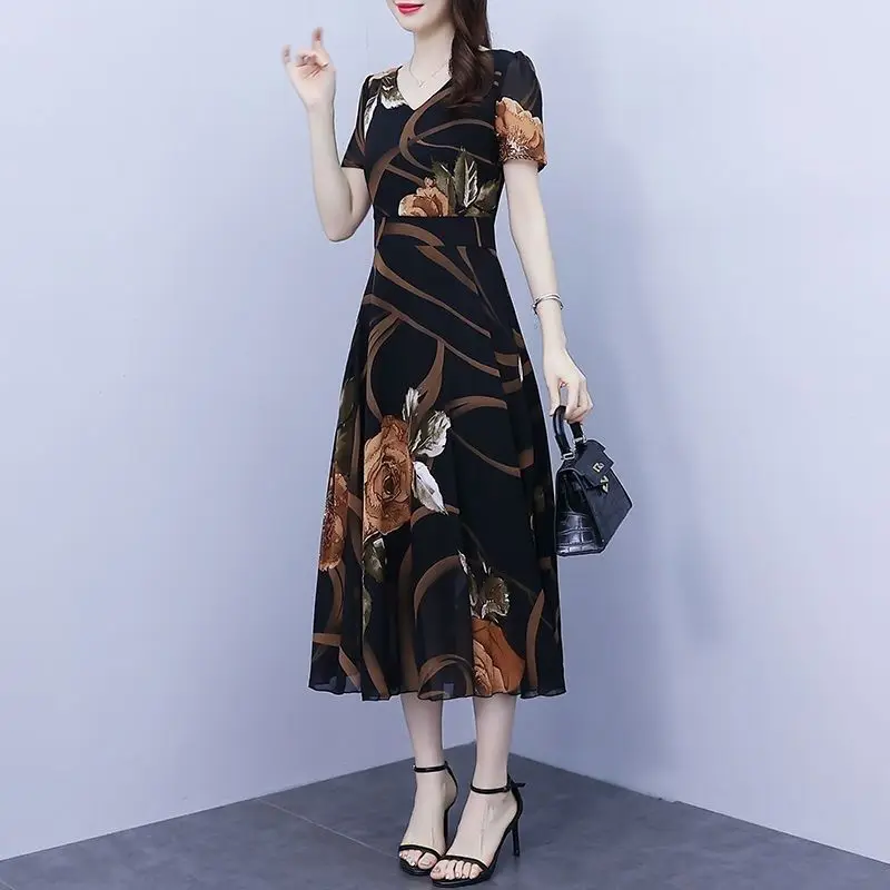 เดรสลายดอกไม้ใหม่ทรงเข้ารูปช่วยพรางหุ่นให้ดูเพรียวสำหรับผู้หญิง