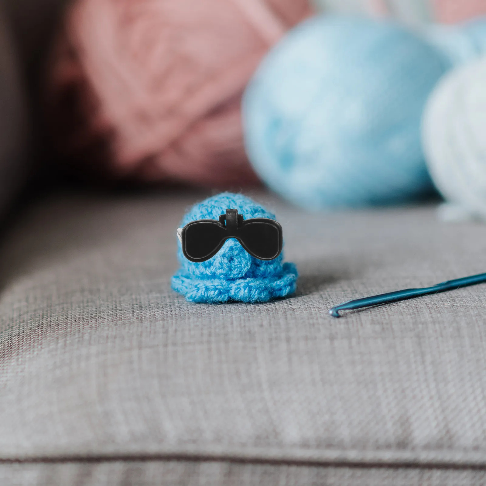 

100Pcs Mini Sunglasses Fashion Eyeglasses for Crafts 18 Inch Accessories Playset Black Cool Style Sunglasses Bulk