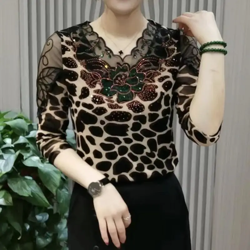 Spring Autumn New V-Neck Gauze Spliced T-shirt Lace Hollow Out Female Clothing Fashion Diamonds Casual Leopard Printed Pullovers