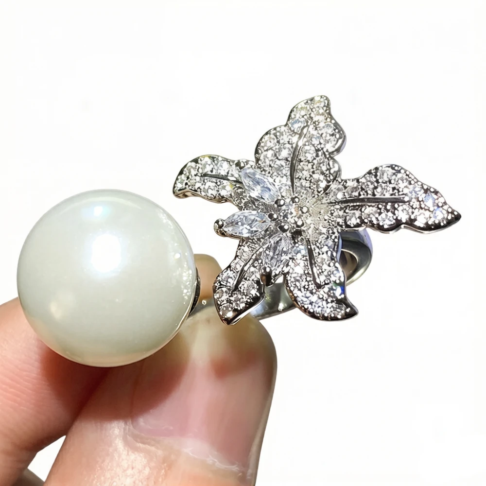 Huitan Wunderschöner Blumen-Damen-Öffnungsring, weiß/grau, Imitationsperle, elegantes Party- und Hochzeitszubehör, Schmuck mit glänzendem CZ-Stein