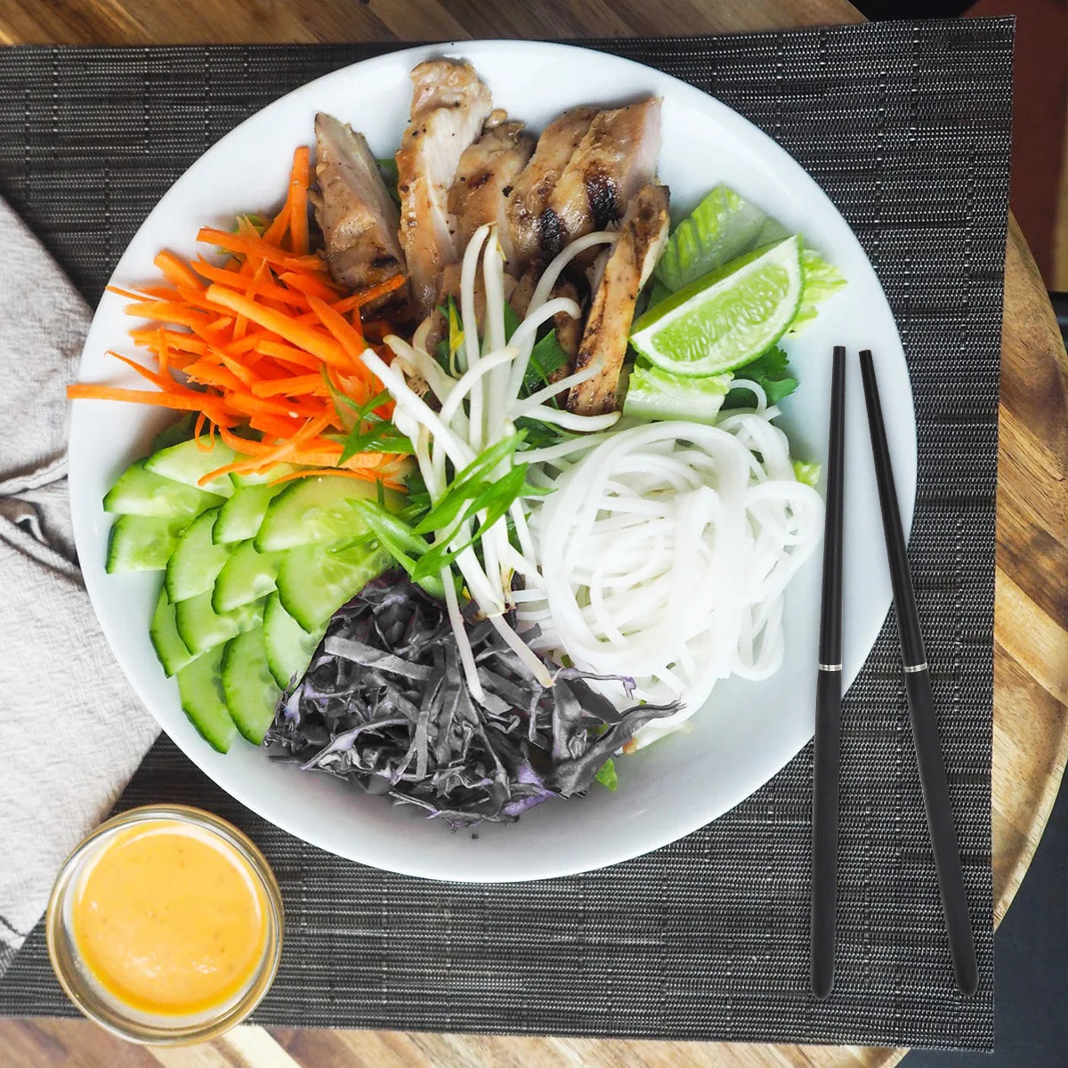 

Foldable Travel Chopsticks Portable Ebony Wooden Set with Aluminum Holder Random Color Foldable Chopsticks with Case