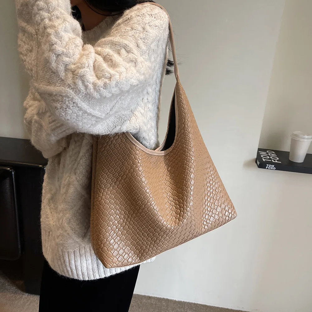 Women Soft Shoulder Bag Fashion Woven Hobo Bag Large Capacity Leather Tote Handbag Braided Satchel Bag Commuting Bag