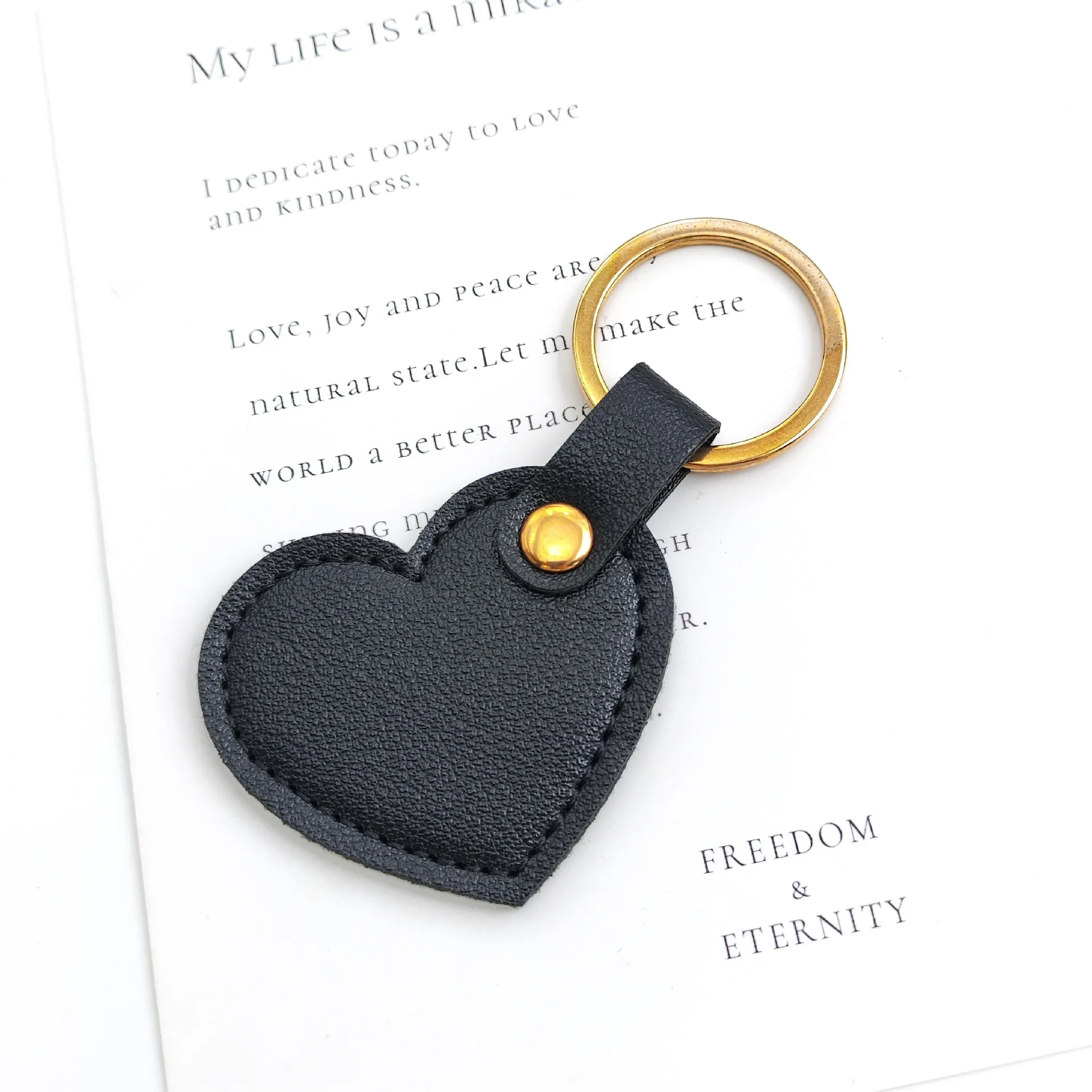 Niedlicher Maßgefertigter Einfarbiger Leder-Herzform-Schlüsselanhänger Gepäck-Taschen-Auto-Schlüsselring Einfacher Stilvoller Exquisiter Dekorativer Anhänger Geschenk – Detail 11