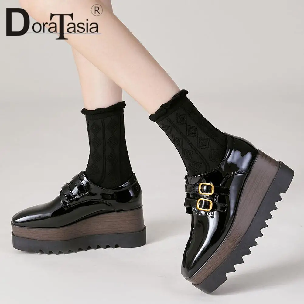 Scarpe basse da donna con plateau piatto solido nuovissime Scarpe da donna con fibbia alla moda per il tempo libero con punta quadrata Scarpe casual da donna primavera autunno