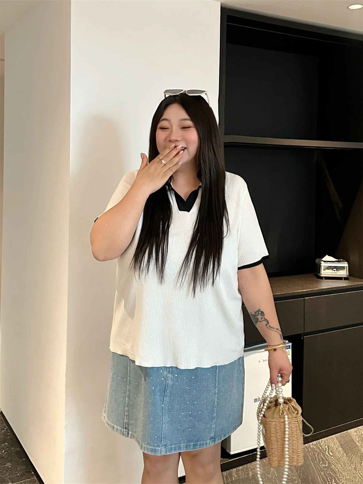 

Женский летний тонкий вязаный топ с V-образным вырезом и коротким рукавом больших размеров, повседневный, дизайн 329, в стиле Thi Big Sister Minor Cro