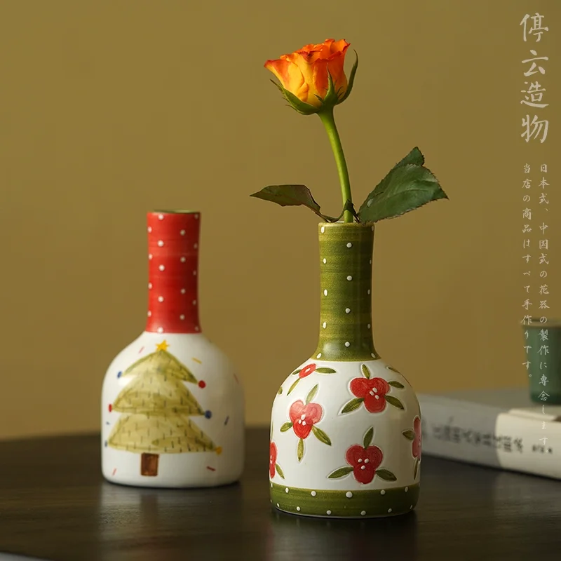 Jingdezhen Hand-Painted Ceramic Small Vase: Retro Floral Vase for Home Decor - Festive Wedding Accent Piece
