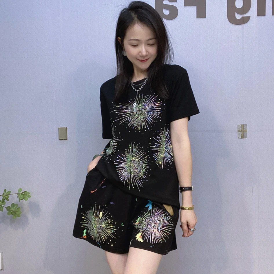 Women Flowers Diamonds Beaded T-shirts Casual Drilling Flowers Tees Summer Crystal Crop Tops + Elastic Sequins Shorts 2Pcs Set