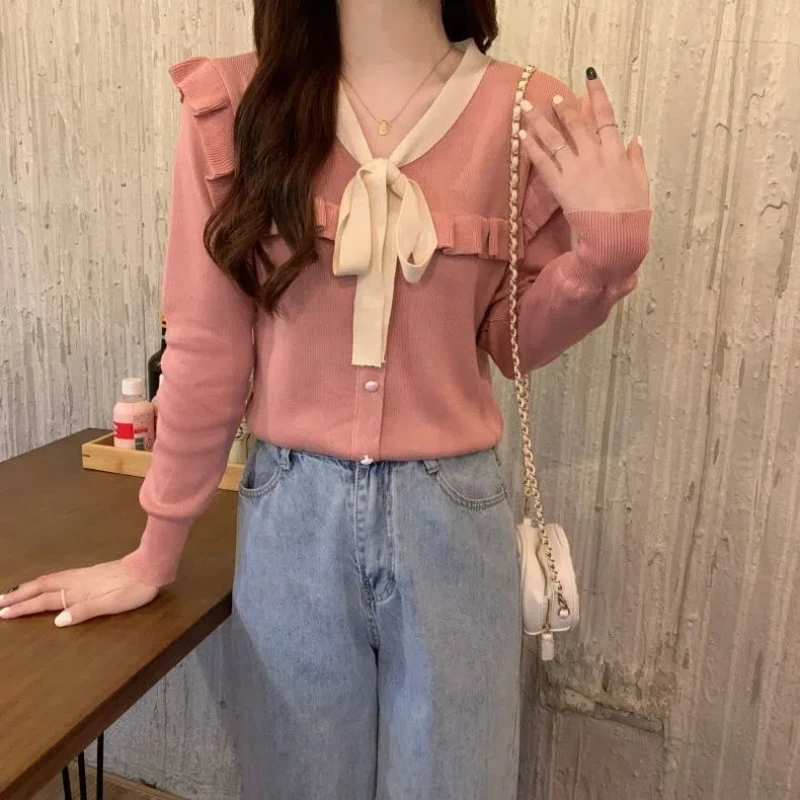 Sweet and Fresh Spring and Autumn Women\'s 2024 New Splicing O-Neck Bow Button Fashion Solid Color Casual Long Sleeve Knitted Top